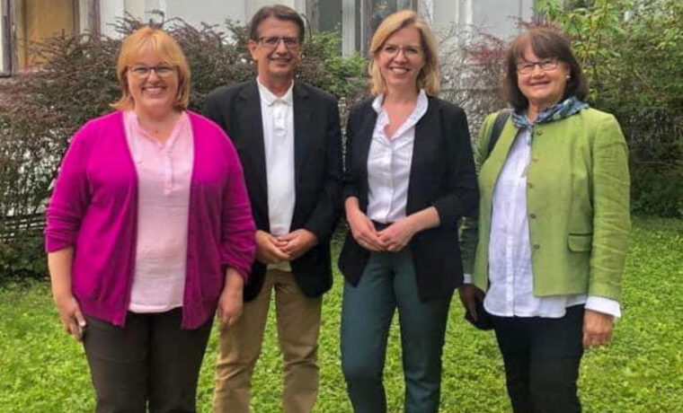 Mai 2022: Treffen mit Bundesministerin Leonore Gewessler beim Sommerfest des Klima- und Energiefonds im Palais Auersberg